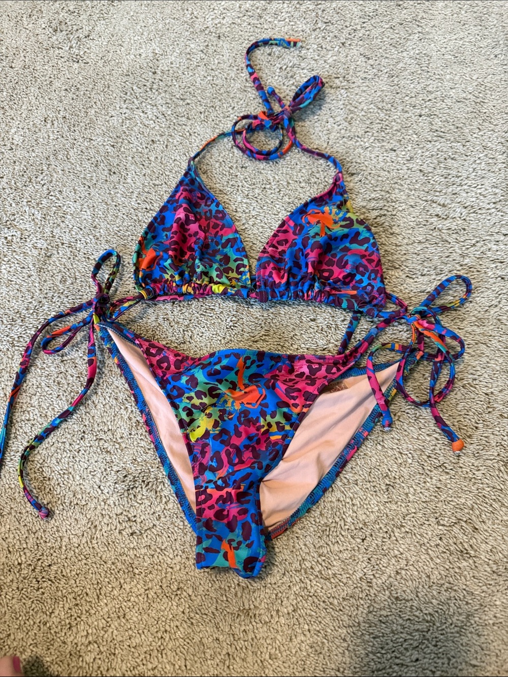 Doll 90’s Leopard bikini- medium top w medium scrunch bottom and medium thong. - Picture 4 of 8